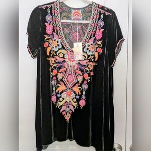 NWT Johnny Was Velvet Top M